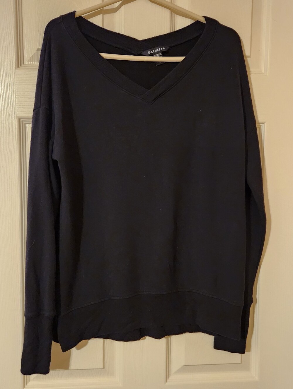 Athleta Black Sunrise V-Neck Athleisure Sweatshirt Size S Workout Yoga Thumbhole